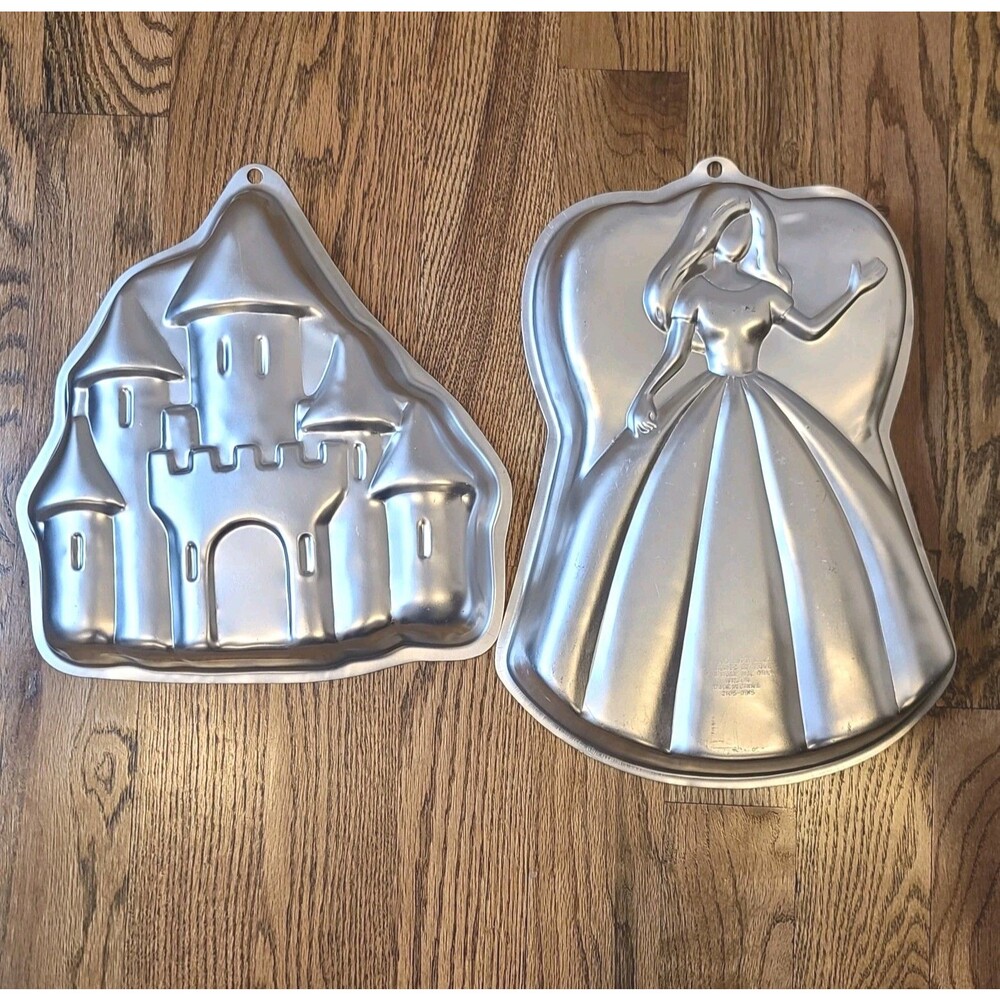 VALUE BUNDLE: 2 Vintage 1998 WILTON Cake Pans Barbie Princess & Enchanted Castle